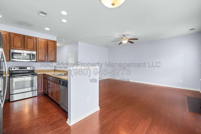 Building Photo - 14054 Singleleaf Lane