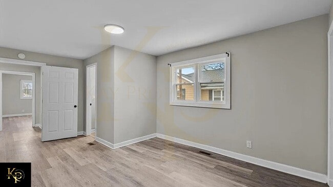 Building Photo - 605 Apple St