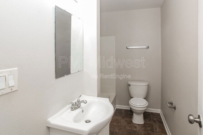 Building Photo - 3014 W 10th St