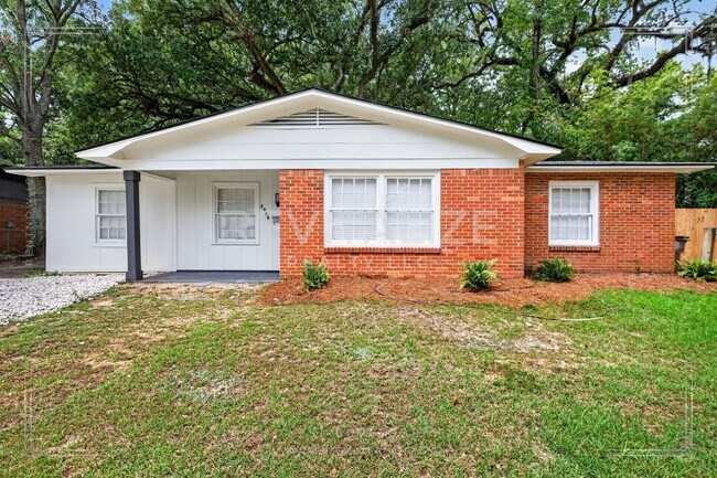 Building Photo - 2900 Lott Dr