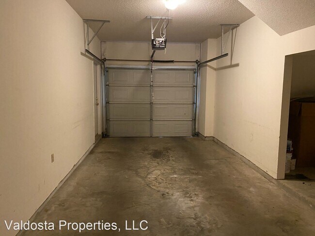 Building Photo - 2502B Jerry Jones Dr