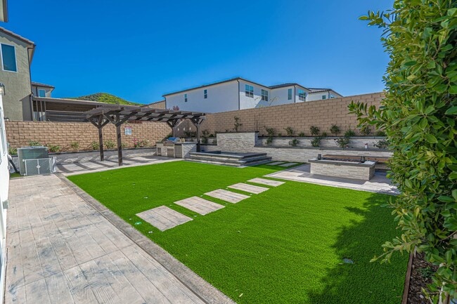 Building Photo - 5-Bedroom Home with Loft in Gated Victoria at Plum Canyon!