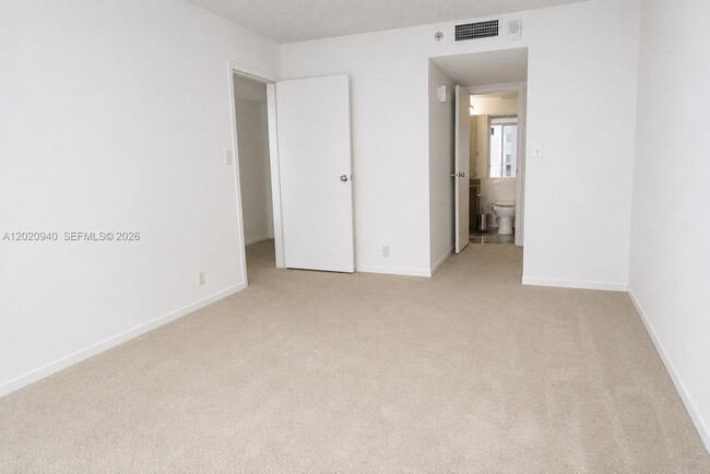 Building Photo - 7601 E Treasure Dr