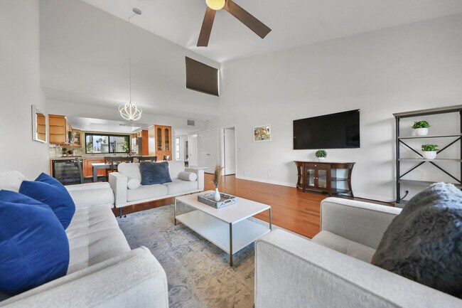 Building Photo - 166 Wimbledon Ct