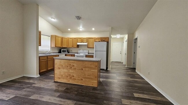 Building Photo - 6300 W Oak Park Blvd