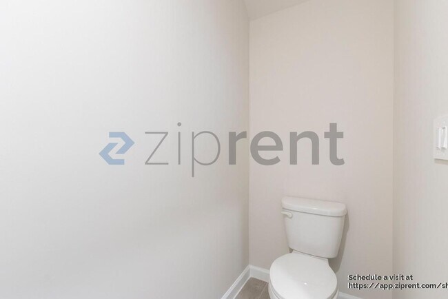 Building Photo - 458 Salisbury Cir