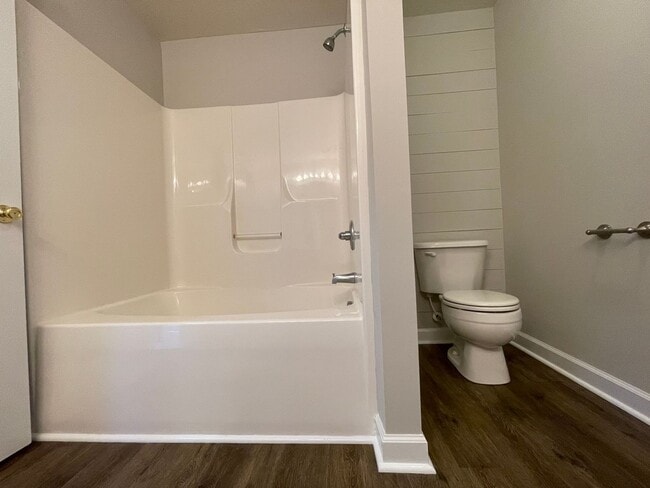 Building Photo - Splendid on Springwood