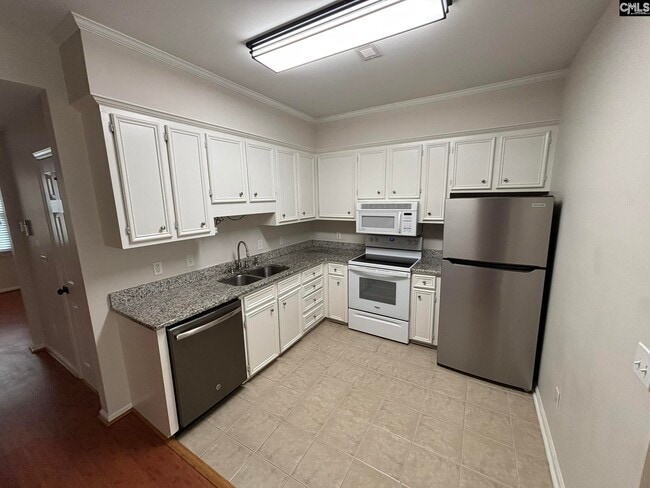 Building Photo - 2546 Lee St