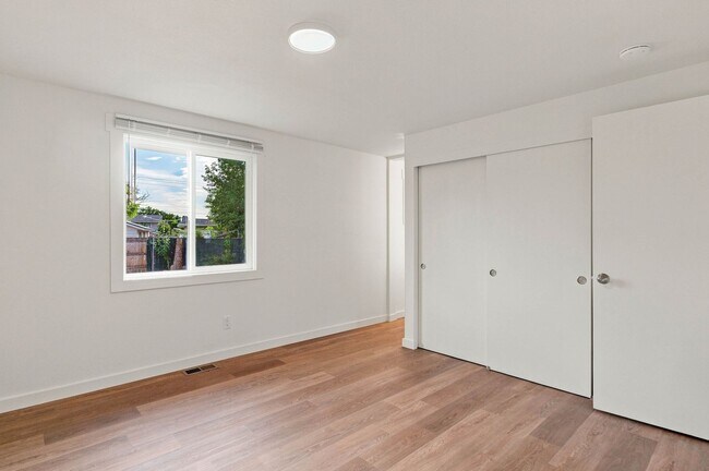 Building Photo - 1035 Vista Pl