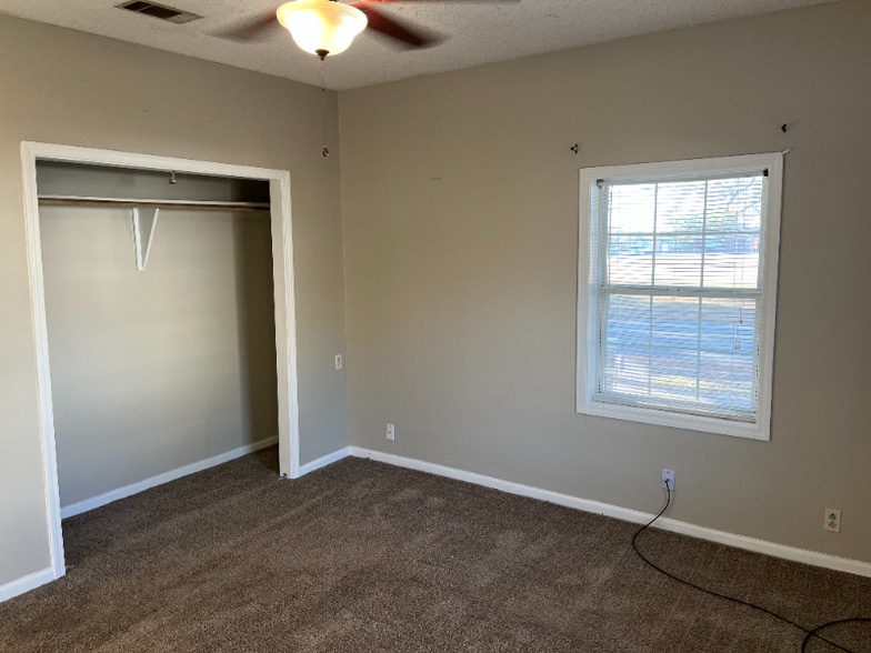 Building Photo - 205 Baker St