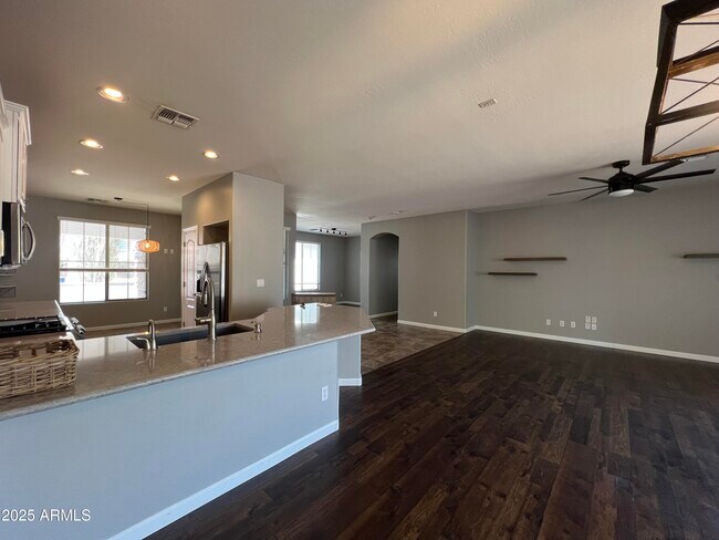 Building Photo - 6729 S Pewter Way