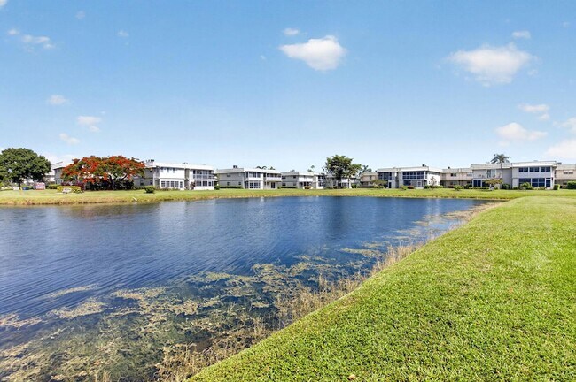 Building Photo - 65 Saxony Cir
