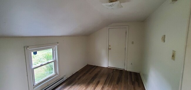 Building Photo - 3 Bedroom 1 Bathroom House