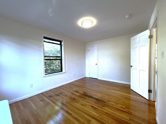 Building Photo - 67-135-135 Dartmouth St