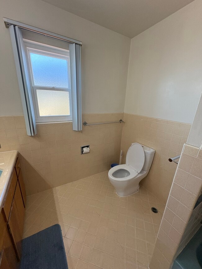 Building Photo - 721 Hillside Ave