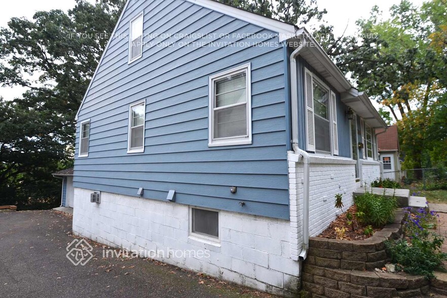 Building Photo - 3349 Xenwood Ave S