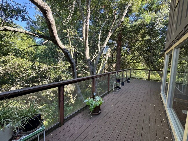 Building Photo - Peaceful 4-Bedroom Retreat in the Oakland ...