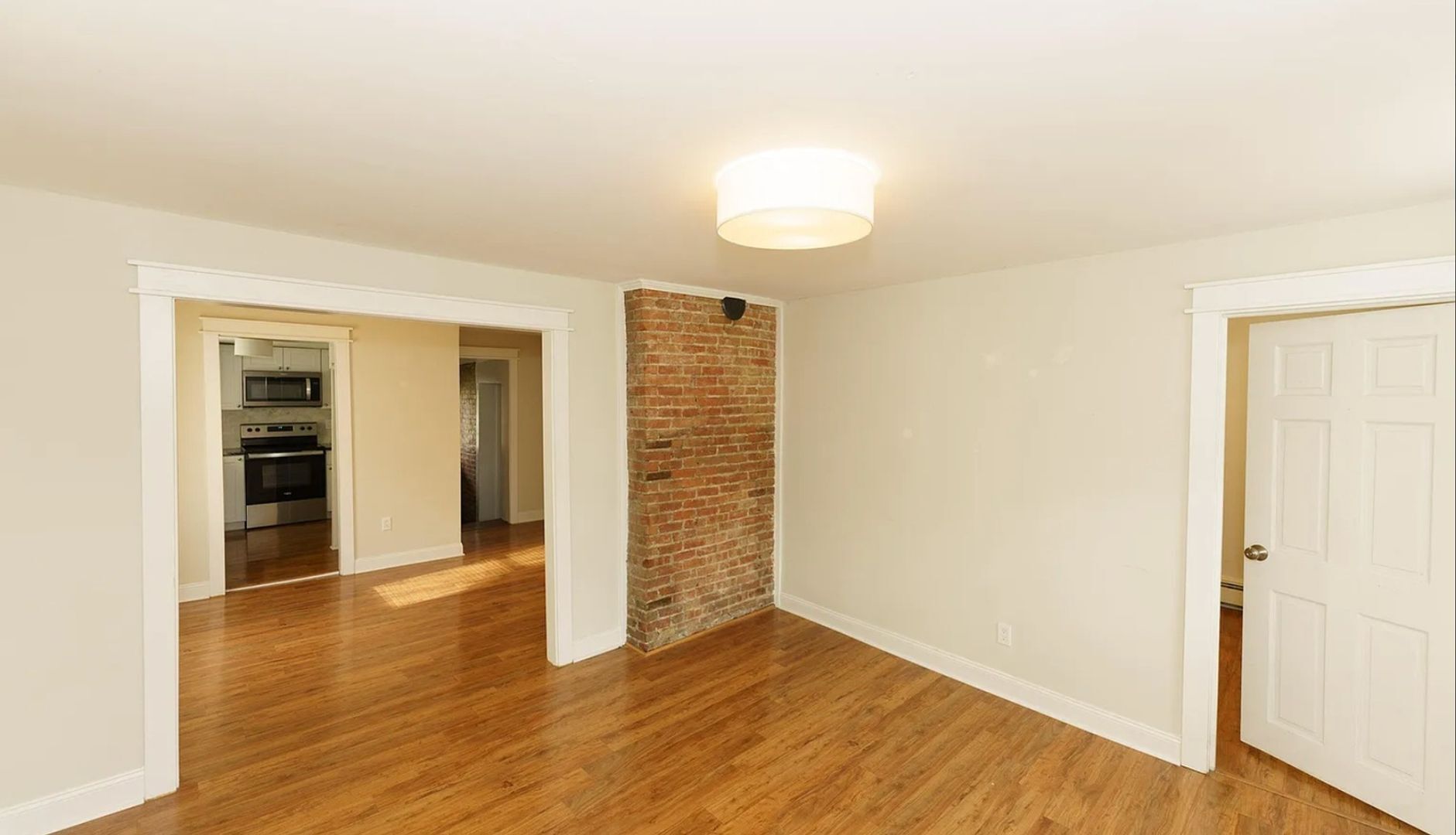 Building Photo - 121 Main St