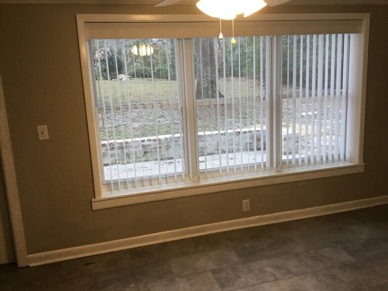 Building Photo - 312 Harvey Cir