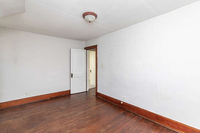 Building Photo - 1020 28th St