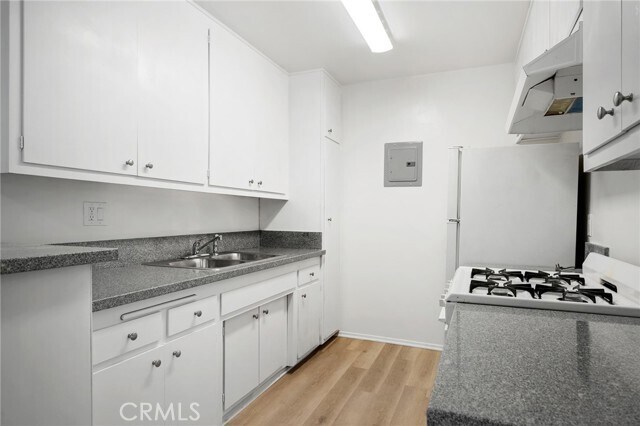 Building Photo - 1422 N Curson Ave