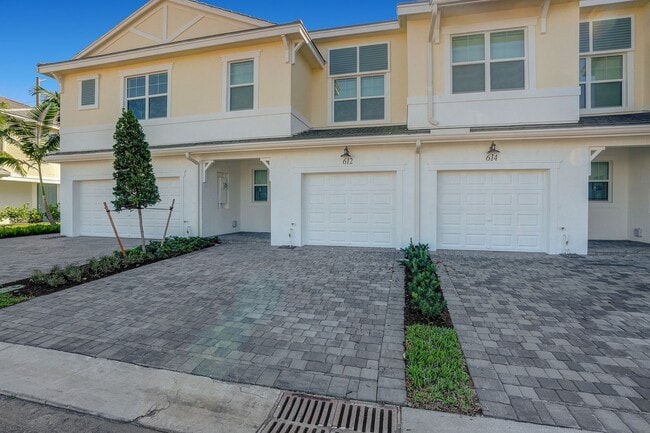 Building Photo - Gorgeous Brand New 3 Bedroom 2 Bath (2-story) Townhouse in Deerfield Beach