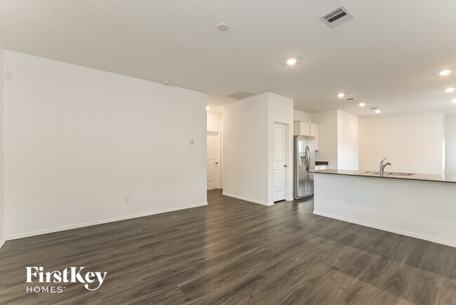 Building Photo - 18438 Summit Ranch Dr