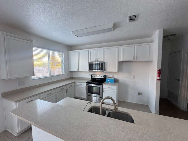 Building Photo - 6212 Topsail Dr