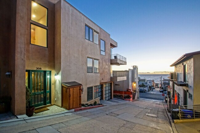 Building Photo - 308 Gull St