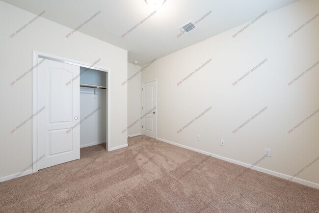 Building Photo - 742 Friar Tuck Dr