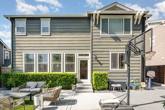 Building Photo - 4005 W Briarcliff Ln
