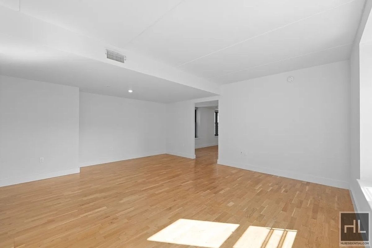 Building Photo - 310 Clarkson Ave