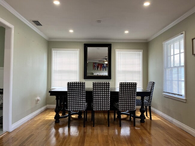 Building Photo - 2611 31st St