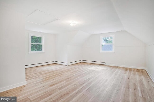 Building Photo - 8205 Robin Hood Ct