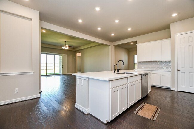 Building Photo - 6030 Marsh Lk Ct