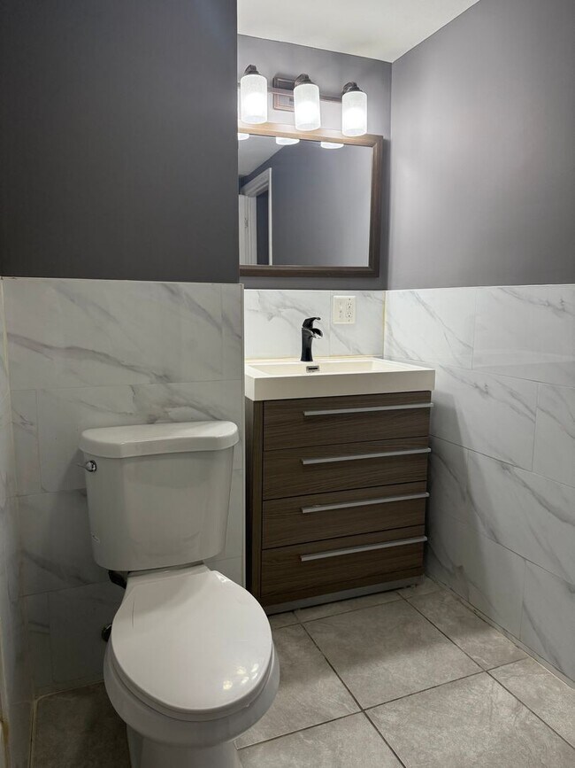 Building Photo - 96 Tremont Ave