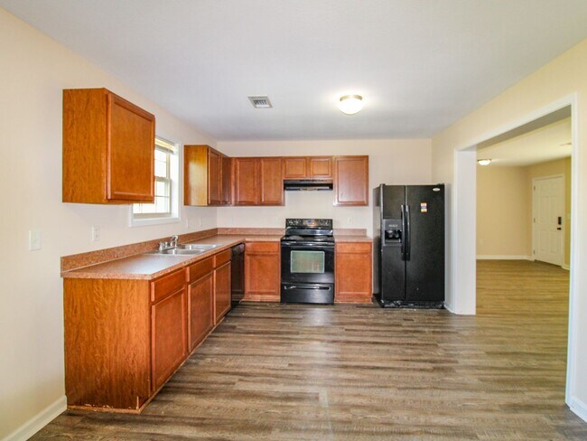 Building Photo - Great Location! 4 Bedroom Home Close to Downtown Pulaski