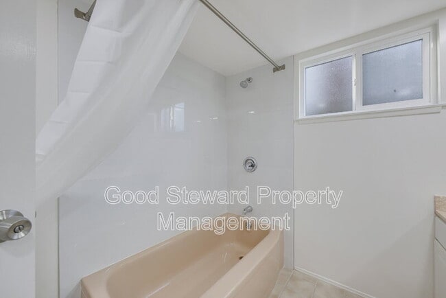 Building Photo - 5111 Roxborough Dr