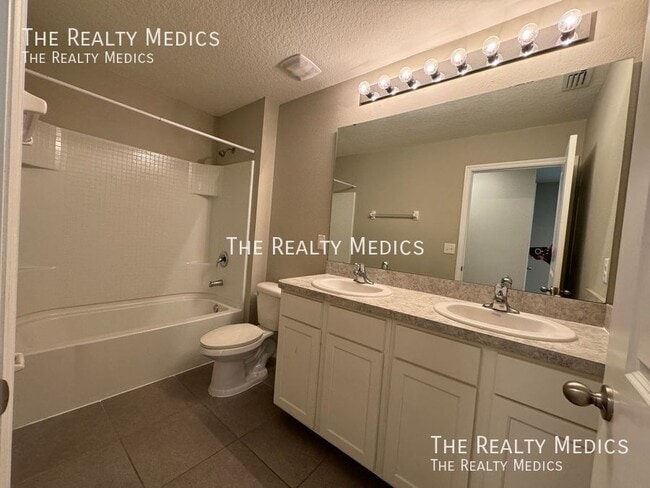 Building Photo - 2327 Ashberry Ridge Dr