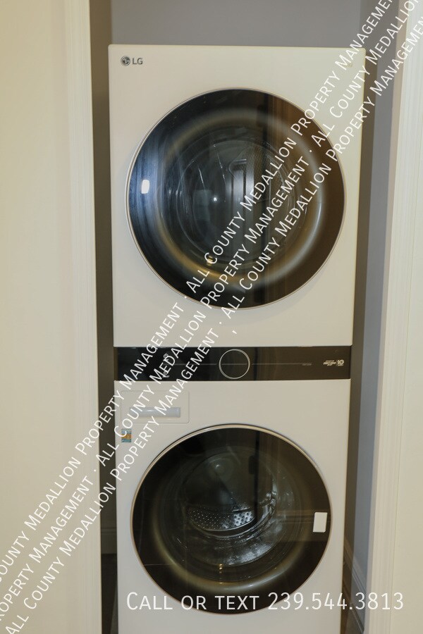 Building Photo - 915 Graystone Ave