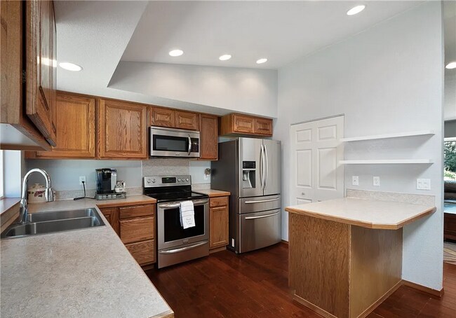 Building Photo - 1141 Pinedrop Loop SE