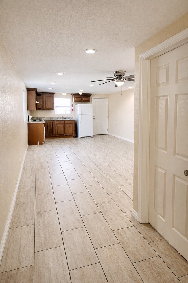 Building Photo - 706 Harris Ave