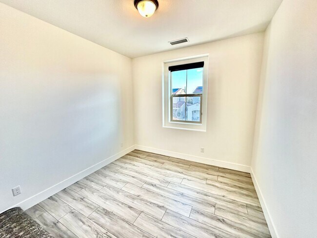 Building Photo - Newly Built 3/2.5 Home in Tesoro Viejo Community