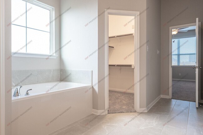 Building Photo - 3 Bed|2 Bath- plus Study in Belton ISD - $...
