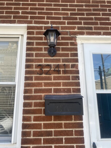 Front - 3241 Edgemont St