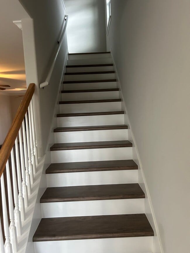 Building Photo - 2 Bedroom, 2.5 Bath Townhome in Goodlettesville