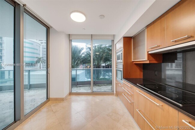 Building Photo - 1331 Brickell Bay Dr