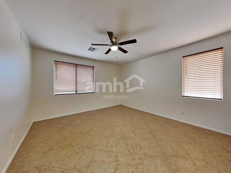 Building Photo - 3443 E Santa Fe Ln