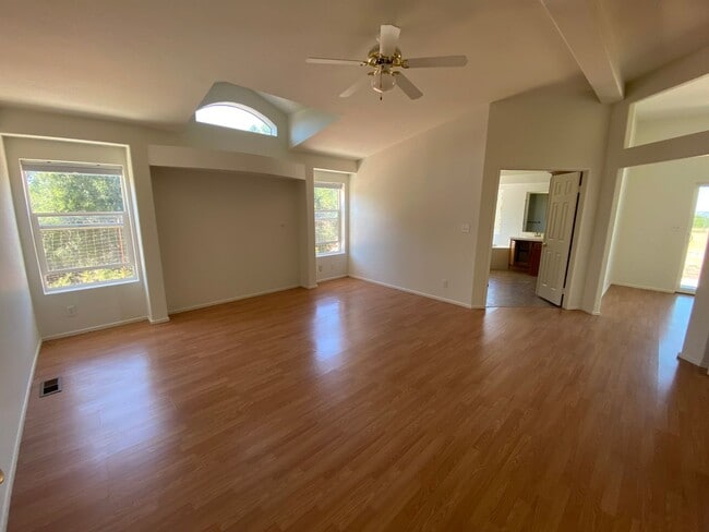 Building Photo - Panoramic Views - 46 West - Hilltop Property