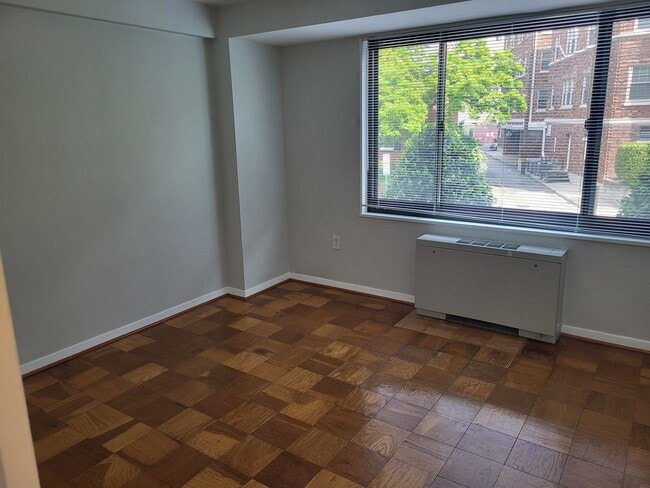 Building Photo - 1 BA Available for rent $1,800 ALL Utilities included